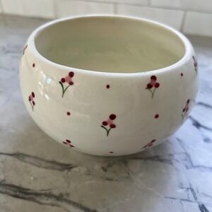 Sweet handpainted floral‎ cache pot